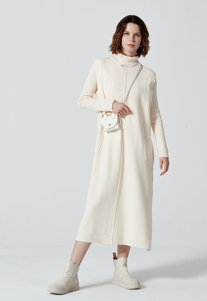 Crew Neck Pin Tucked Solid Knitted Dress